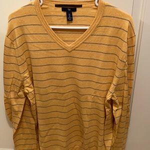 Gap sweater